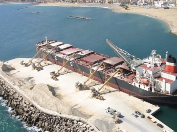 Loading of gypsum in the Port of Garrucha from the Sorbas quarry
