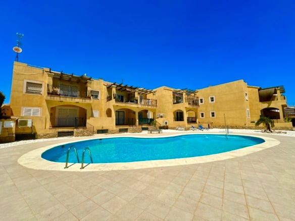 Sea view penthouse with 53m² private solarium in Palomares near the beach