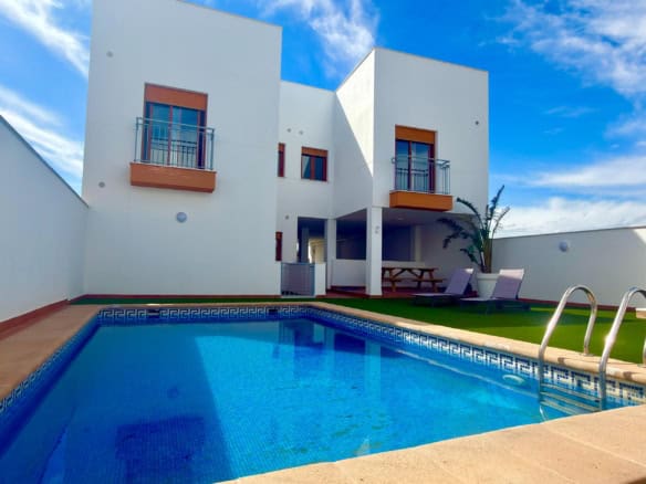 2 bedroom apartment with private solarium for sale in Residencial Galena Almería