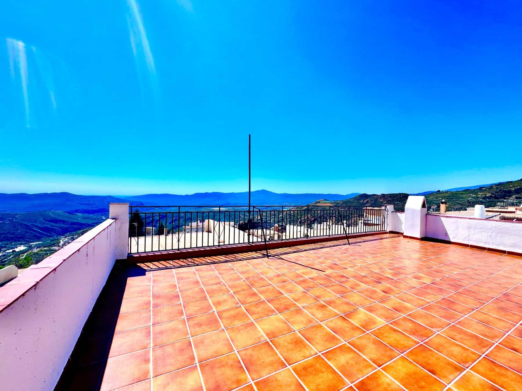 Laroles Granada 6 Bedroom House with Terrace (92) 6 bedroom townhouse in Laroles Granada with terrace and garage