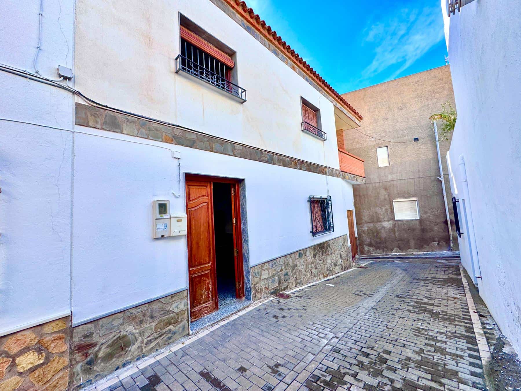 Townhouse for Sale in Adra with Garage and Solarium (1) Townhouse for Sale in Adra with Garage and Solarium (1)