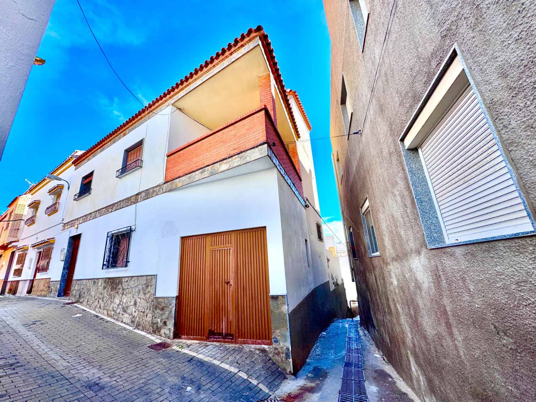 Townhouse for Sale in Adra with Garage and Solarium 4 bedroom townhouse with garage, patio and terrace in Adra Almeria