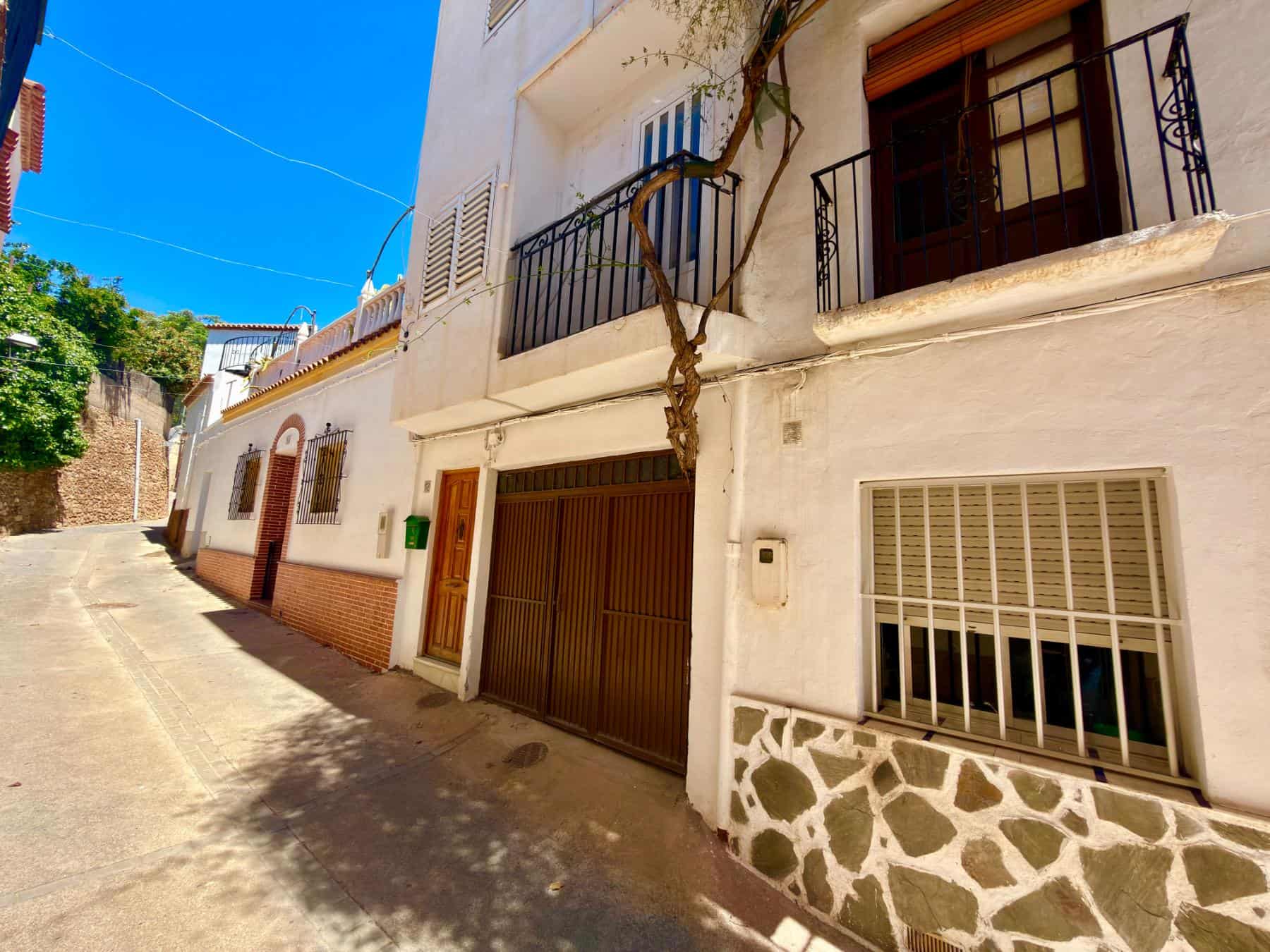 Village House for Sale in Canjáyar with Garage and Terrace (95) Village House for Sale in Canjáyar with Garage and Terrace (95)